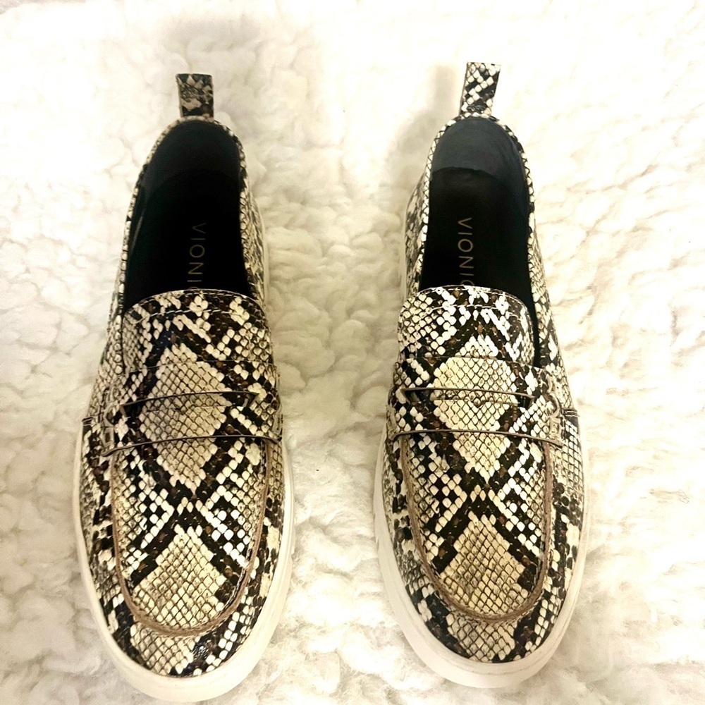 Vionic Snake Pattern Slip-On Shoes Women Size 6.5